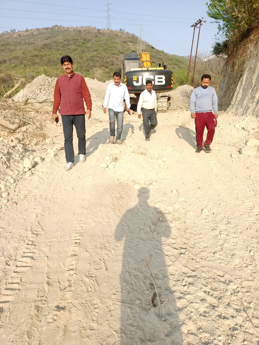 pankajbadgotra's tweet photo. #panchyat_Nagola
#village_challar_ward_No_03
Construction of road from #Challar to #Sartiya under #NABARD
Sight visit with BJP senior leader Sh Nand kishore ji
#अपना_गांव_आपने_लोग_अपनी__पंचायत https://t.co/nYK0zhPevY