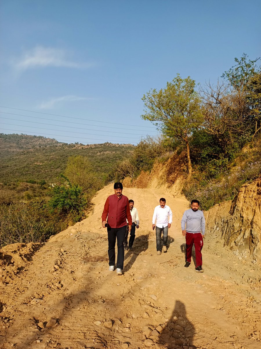pankajbadgotra's tweet photo. #panchyat_Nagola
#village_challar_ward_No_03
Construction of road from #Challar to #Sartiya under #NABARD
Sight visit with BJP senior leader Sh Nand kishore ji
#अपना_गांव_आपने_लोग_अपनी__पंचायत https://t.co/nYK0zhPevY