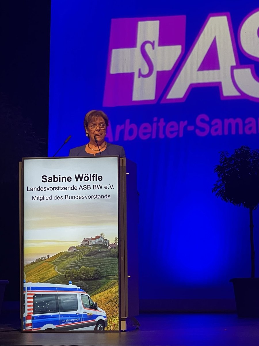 asb_gross's tweet photo. Der 3. #Wünschewagen des #ASBBaWü würde heute in #Offenburg feierlich an unsere Region #Südbaden übergeben. Insgesamt ist dies bereits der 24. Wünschewagen des @asb_de. Es freut uns sehr das dieses tollen Projekt weiteren Zuwachs erhält. https://t.co/v557sqVxlW #ASB https://t.co/ELO7dQIw6L