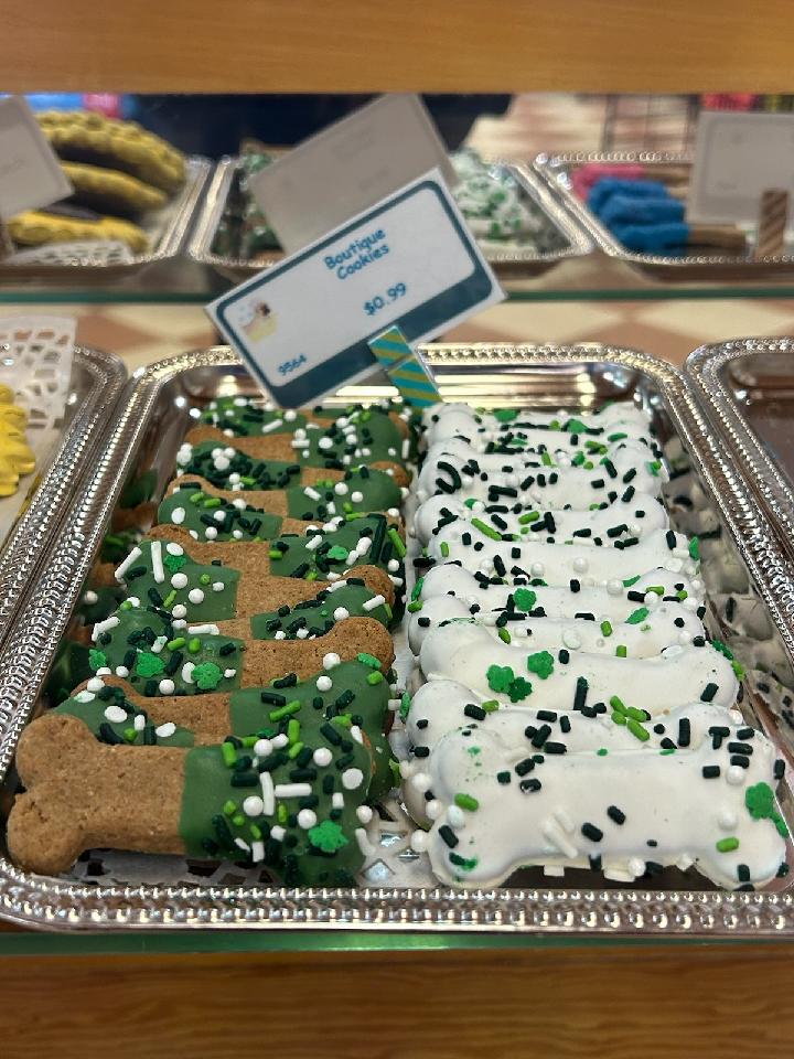 SFetching's tweet image. St Patrick's Day at Fetching Frieda's come get your themed 99 cent cookies, check out other great deals as well!