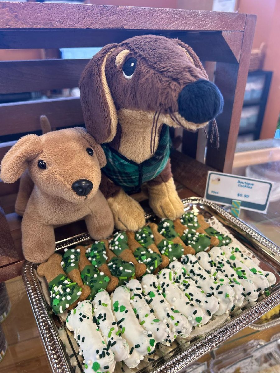 SFetching's tweet image. St Patrick's Day at Fetching Frieda's come get your themed 99 cent cookies, check out other great deals as well!