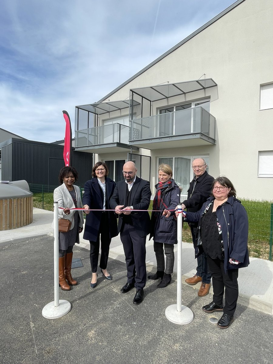 Espacil's tweet photo. ✂️Pour soutenir la production de logements abordables et favoriser le développement du territoire, #Espacil #Habitat a inauguré les 24 #logements de la résidence Espace Van Gogh à #ArgentréduPlessis (35)
🏗️@nexity 
📐Estelle Soubeyrand https://t.co/aJGLfaYMTs