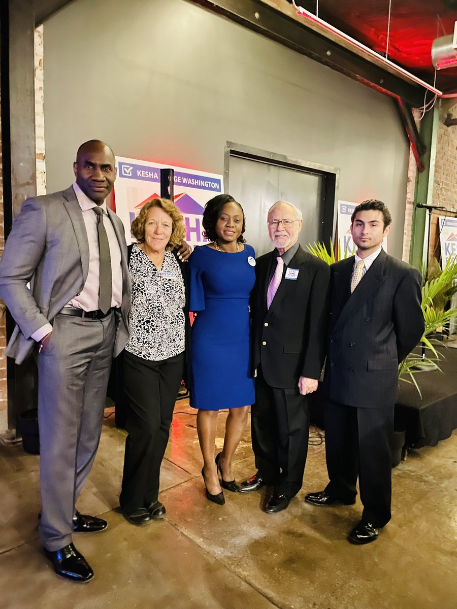WesleyLeasy's tweet photo. Well done everyone!  We Won the City of Phoenix District 8 Election. 

Congratulations @KeshaForPhoenix ! So happy for you and proud of you!
@511SliceAHeaven @KateWGallego @gregstantonaz  and so many others. Great Job! https://t.co/HkggL6NBm4