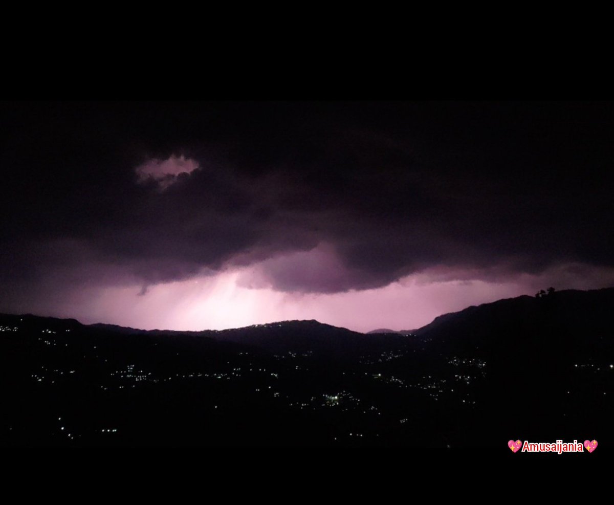 lohbhapatti's tweet photo. Mesmerizing lighting view of Summer Capital Gairsain of Uttarakhand state captured from the heart of Lohbhapatti valley #Panchali Village   ✨🥰 🙏 
#Uttarakhand 
#LohbhapattiValley
#Bharadisain
#Gairsain 
#Chamoli
#HimalayanView https://t.co/DRRL8FlslE