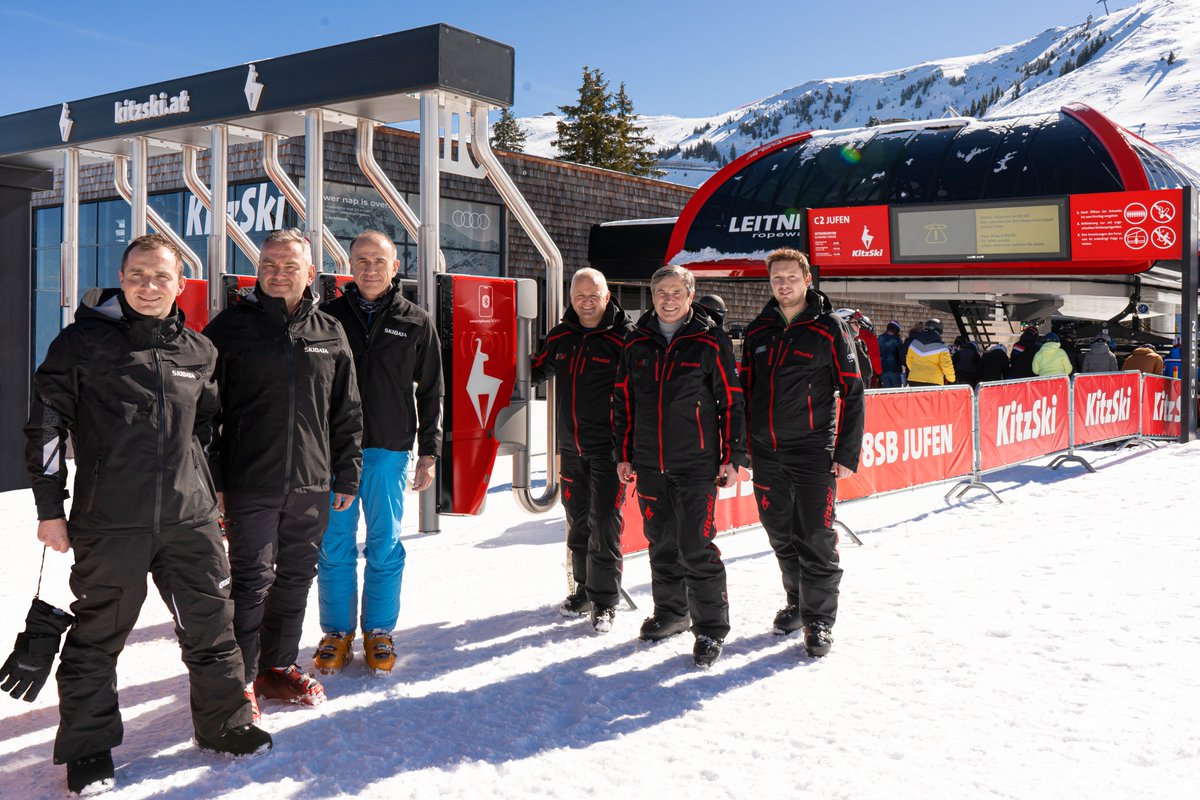 KitzSki's tweet photo. Mit dem Smartphone-Ticket von SKIDATA durch KitzSki
Seit 16. März 2023 kommt das Smartphone-Ticket flächendeckend bei KitzSki zum Einsatz. 
Alle Infos zum Ticket, welche Tickets erhältlich sind und Anleitungen findest du hier: 
https://t.co/o0kvAlOn26 https://t.co/4UzfuZpiuG