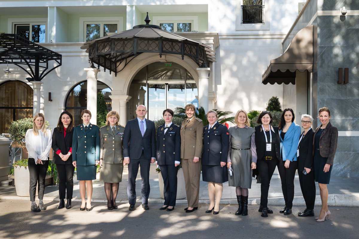 UNDP_SEESAC's tweet photo. Today in☀Budva the #WesternBalkans Gender Advisers in AFs &amp; Gender Coordinators in MoDs gathered for 1st time to discuss their role &amp; exchange experience.
 
They are key for integrating #WPS1325 Agenda in military operations &amp; planning.
 
🔗https://t.co/LvrhHeqOy3

🇳🇴🇸🇰supported https://t.co/L6sZ8Ddy2T