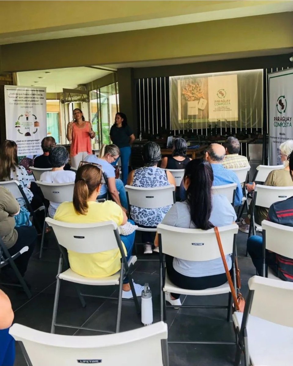 pycomposta's tweet photo. Fotos del taller en Surubi'i🤩♻️🌱🇵🇾
El sábado 25 de febrero realizamos un taller de compostaje en la casa de Verónica Arza, quien reside en el barrio cerrado.
Verónica organizó el taller para que otros vecinos también puedan empezar a compostar como ella y su flia🌎❤️ https://t.co/GyfTLD2otS