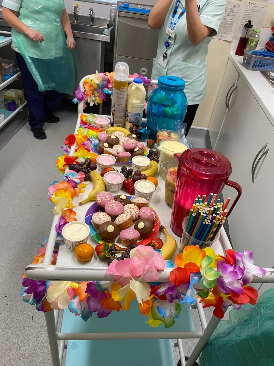 It's Thirsty Thursday on ward 4 today ice cream floats, milkshakes and of course cake🍦 🥤🍰🍰 enjoyed by all @NCICNHS @NHWeek