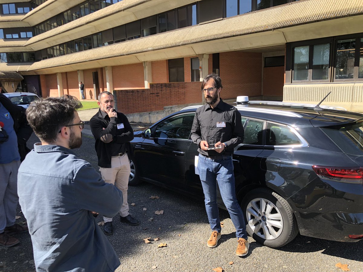 Imaginer les services de demain : à #Blagnac, sur le Salon de la Recherche et de l’Innovation d’Orange, les visiteurs peuvent tester le véhicule connecté en #5G.
#SDLRI