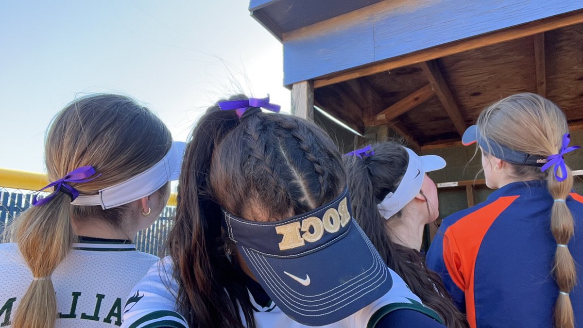AverySpinello22's tweet photo. Last night we honored two students who were taken from this earth, this past January. We play for you! 💜💜 #LLAA @SoCoSoftball https://t.co/IVDHPyYWFa