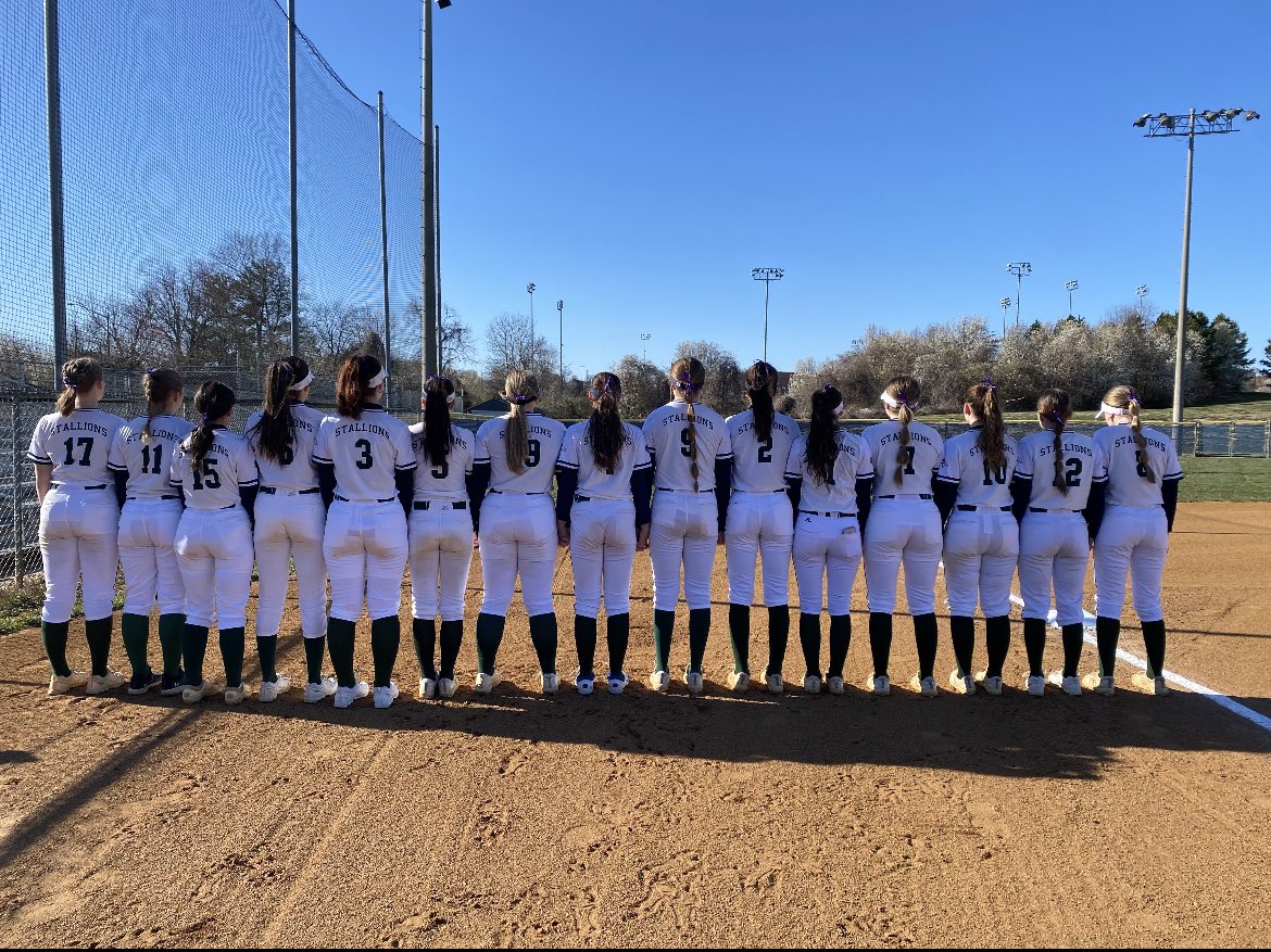 AverySpinello22's tweet photo. Last night we honored two students who were taken from this earth, this past January. We play for you! 💜💜 #LLAA @SoCoSoftball https://t.co/IVDHPyYWFa