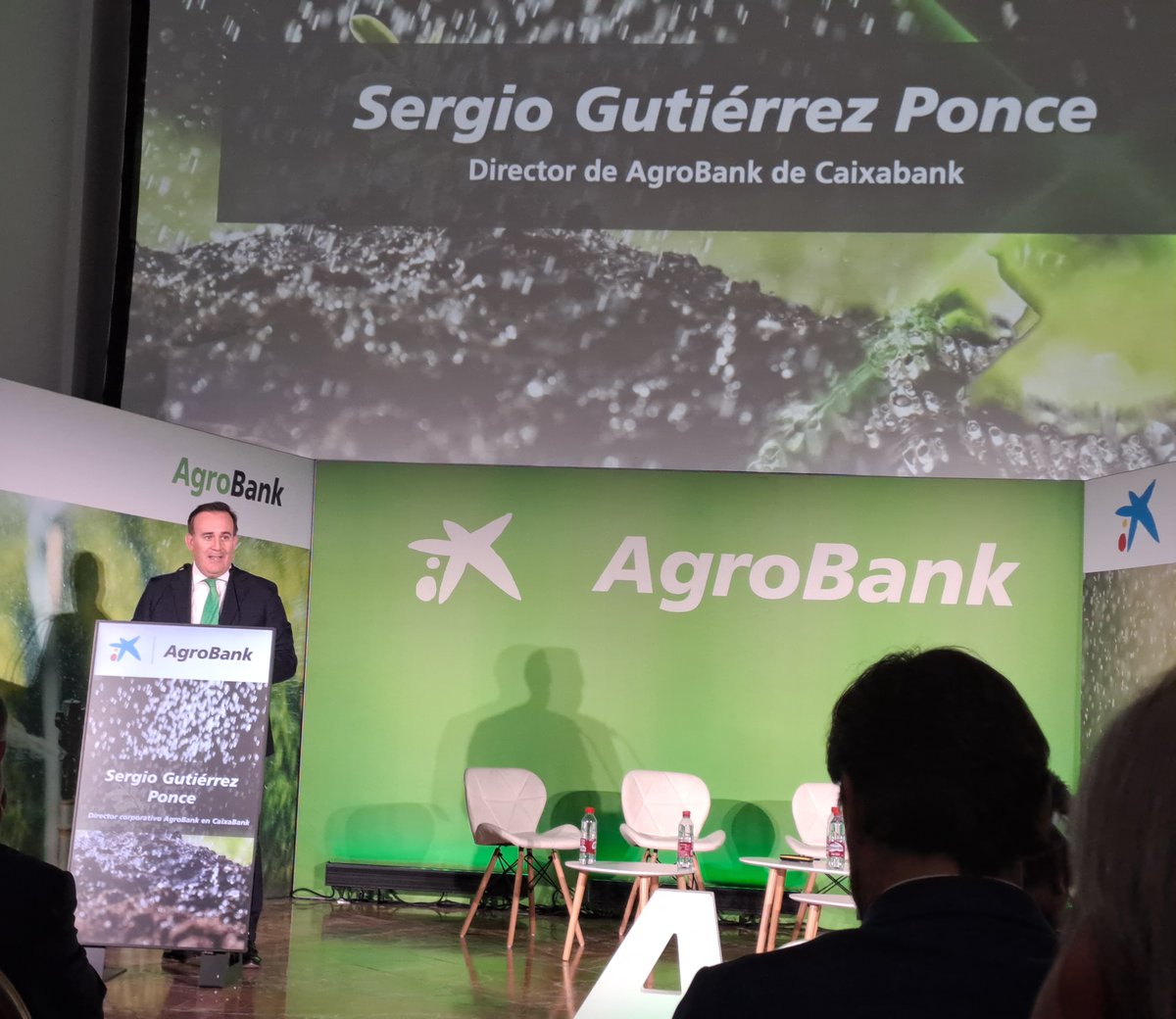“La digitalización del agua en el regadío es clave para una agricultura más productiva, rentable y sostenible. Además de ser foco de captación de talento para el sector y fijación de población en zonas rurales”.  <a href="/sgutierrezponce/">Sergio Gutierrez Ponce</a> cierra la #JornadaAgroBank Andalucía.

#AgroEvents