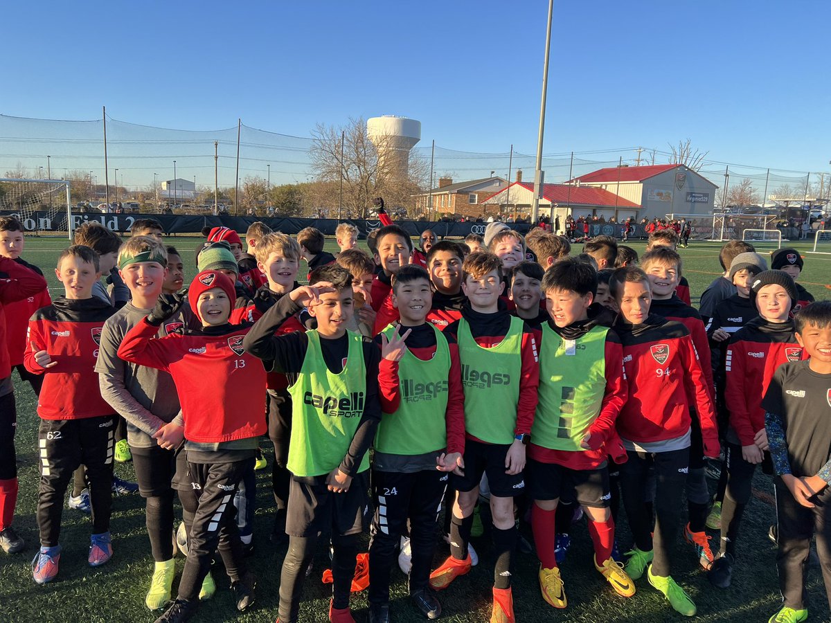 DarynPatricio's tweet photo. First day of Travel TA was cold and windy but the boys had a blast on competition night. Winning teams in pinnnies #14Boys #12Boys #10Boys @loudounsc #repthered https://t.co/GtwhsjBhSu