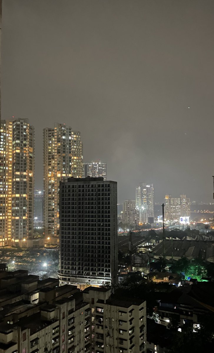 WhateverVishal's tweet photo. View from my *Window
Balcony to Mumbai me ek luxury hai https://t.co/t0rtb90Uoh