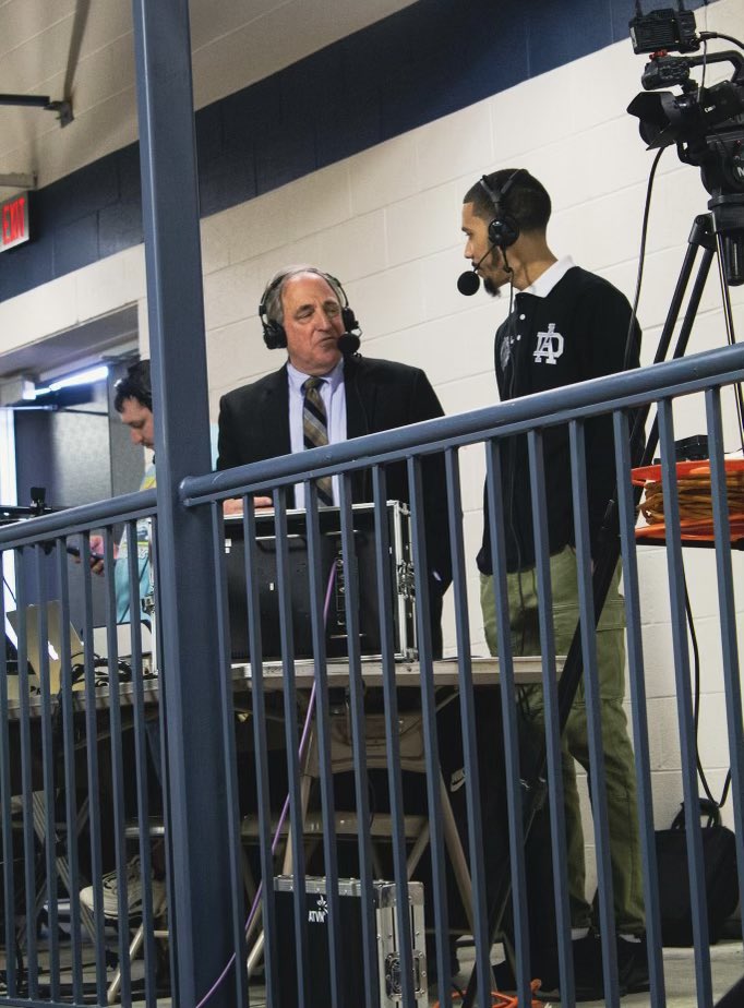 Incredible experience last night commentating on a live @PIAASports Girls State Playoff game!🎙️🎥🏀 #GirlsHoopToo @RCNconnects