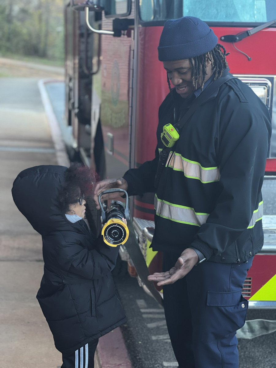 hodge_kia's tweet photo. Hey there little cub, always remember that you can be whatever you want to be when you grow up! Career day at Conley Hills gave our cubs a glimpse at what they could be. @ConleyHillsCubs @PagingDrBates @SmithTeaches2 @DrTamaraCandis Thank you to our counselor, Ms. Keys ! https://t.co/X159h51D6K