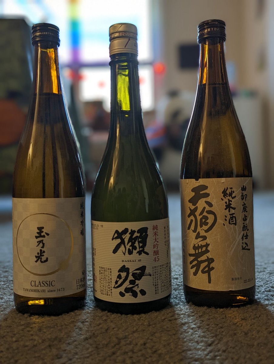 mohalyak's tweet photo. “It's Not Rice but It's Sake.” Whitney Houston, 1998

#itsnotrightbutitsok #sake #thirstythursday #itsnotrightbutitsokay https://t.co/L2gZwxYYH7