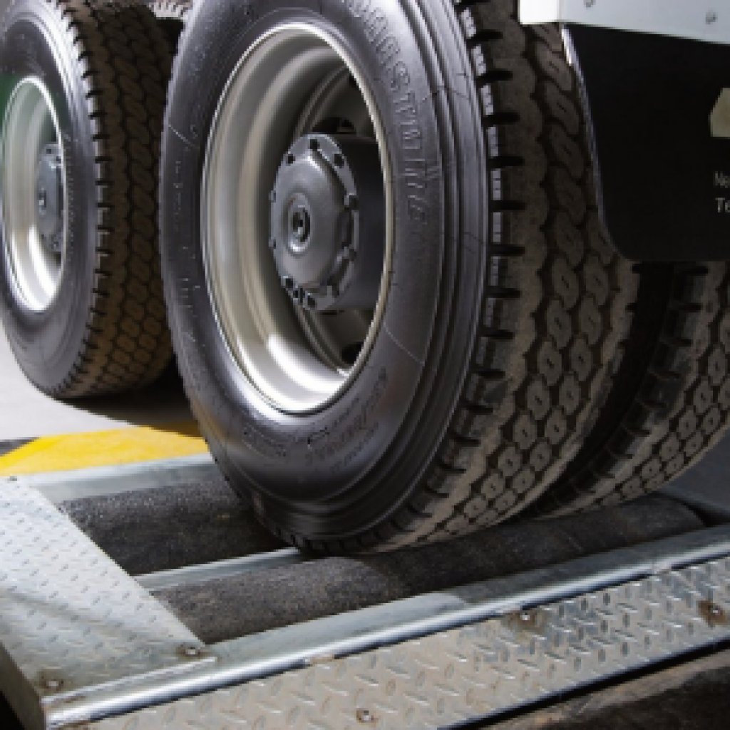 AtlasBulk's tweet image. When was the last time you tested your vehicles brakes? Make sure all your lorries are safe with our brake testing service for all size LGV's. Book an appointment today at our brand new workshop in Martlands Industrial Estate, Woking. Call 01932 569 22!
#braketesting #safety