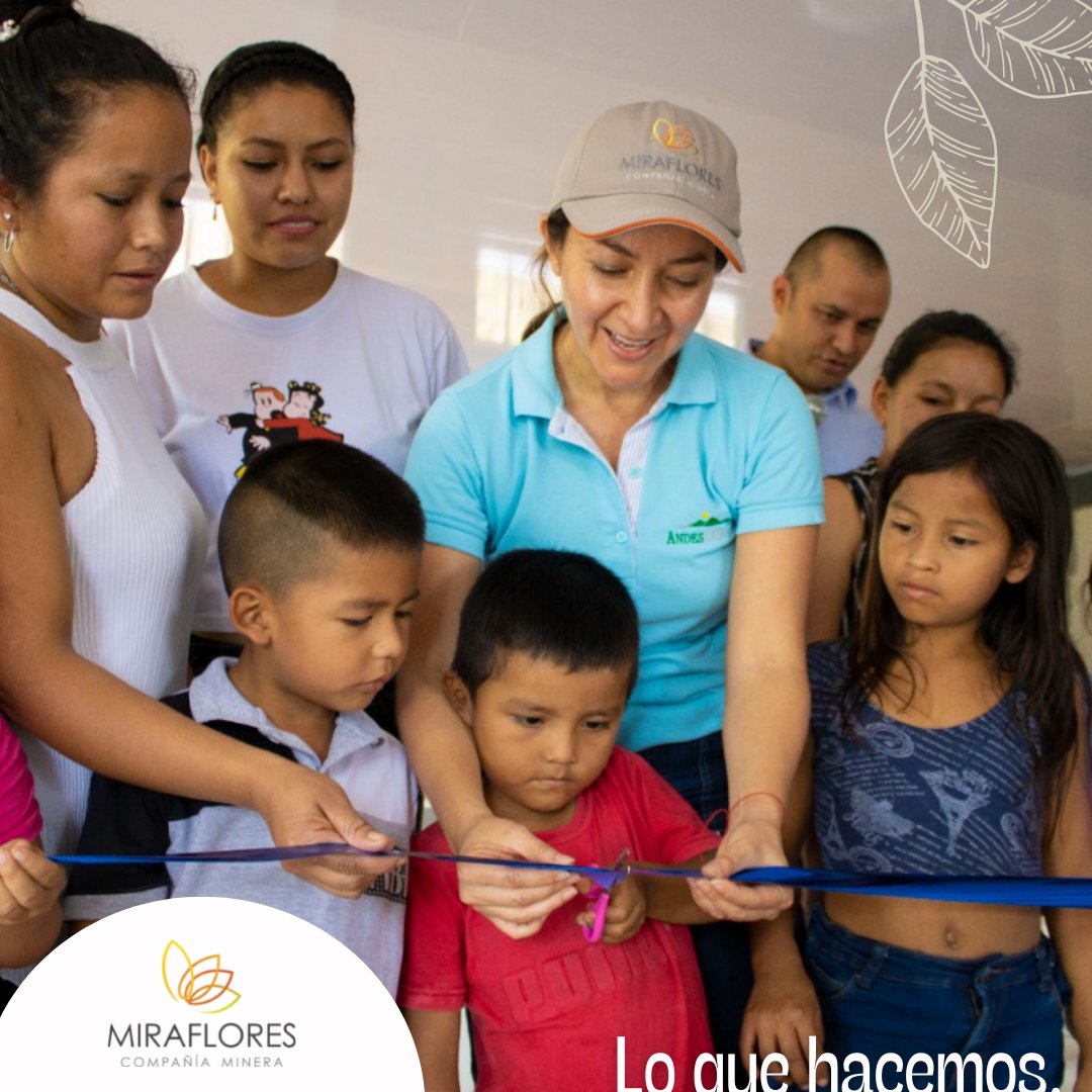 MCM_Miraflores's tweet photo. Apoyamos el mejoramiento de infraestructura que nuestros vecinos aprovechan para el desarrollo de actividades lúdicas. En la foto, la inauguración de la caseta comunal de la vereda Chuzcal Alto. En @MCM_Miraflores nuestro #CompromisoDeOro es con nuestra comunidad. https://t.co/d2Y59HLv9K