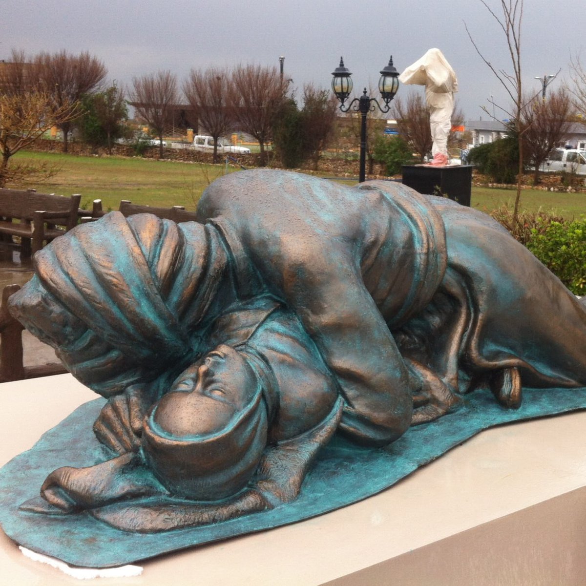 Di ser re hezar sal jî derbas bin, birîna me ya nekewiyayî ye Helebce.

Ax Helebce ax...