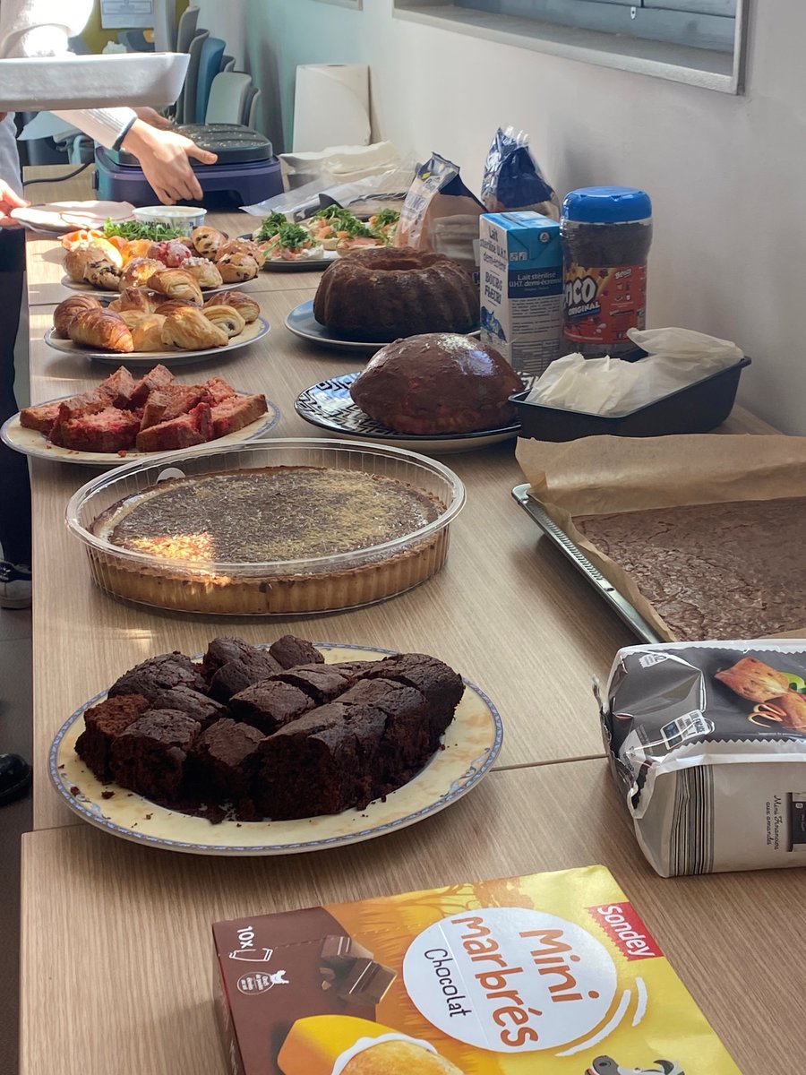 🤩 Petit déj ' inter-écoles !🤩
Aujourd'hui toutes les écoles du Campus Vela Verde se sont rassemblées le temps d'un petit déjeuner ! 
Au programme ? Echanges, blind test et ... brownies 👀