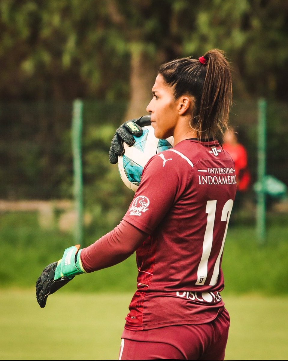 irenetobarmera's tweet photo. Hoy lo volvemos a intentar diferente.
Suave para estar y fuerte para fluir.
Sin derecho a rendirse. 👧🏽💪🏽
@GuerrerasLDU 🔴⚪️
@RinatOficial 🧤
#diosesbueno #irenetobar #mujervaliente #selflove #stronger #fútbol #motivation #girlpower https://t.co/taorGiS8Jk