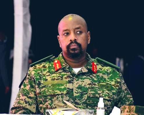 lsiafrica's tweet photo. 🔴#Uganda : le fils du chef de l'État Yoweri Museveni, Muhoozi Kainerugaba, a annoncé sa candidature à la présidentielle de 2026, assurant qu'il était «temps pour notre génération de briller», avant de retirer jeudi son tweet. #Ouganda https://t.co/AGBkiWpv5f