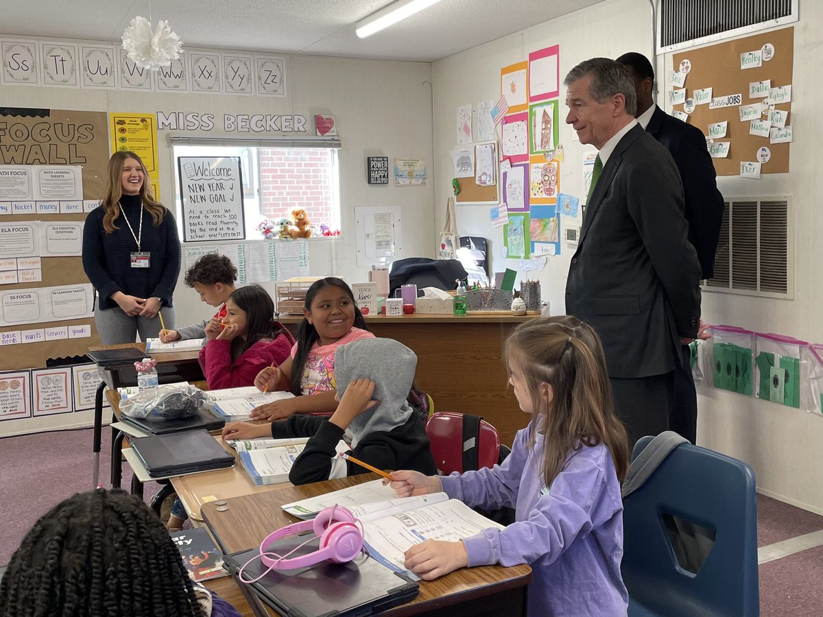 sam_chan17's tweet photo. NOW: @NC_Governor tours @Scurlockbears, which is in one of the original Leandro plaintiff school districts. The Governor highlighted his recommended budget which funds the court-ordered plan to ensure every child receives a sound basic education. #ncpol https://t.co/jgZfG8Nq1U
