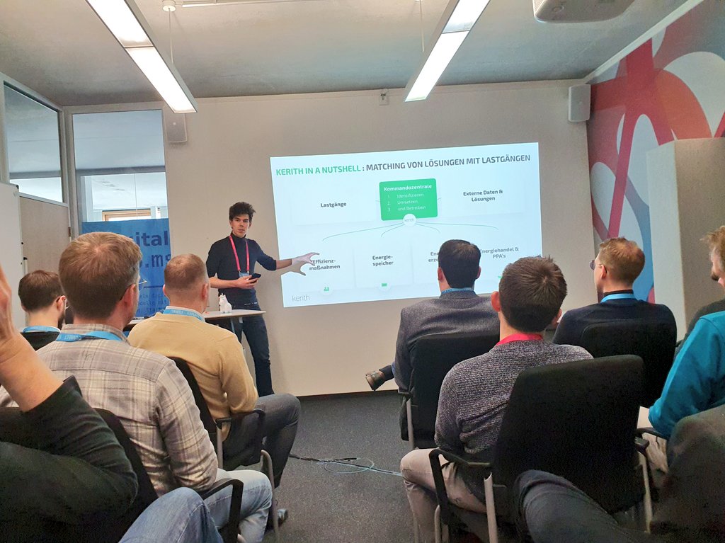 koeffi's tweet photo. Elias Küpper stellt zum Start des #Techfest @DigitalHubMs seine Software zur #EnergieTransformation vor - unter der Haube: Viel grafische Modellierung und numerische Optimierung. #Kerith https://t.co/nDrhB1EXUT