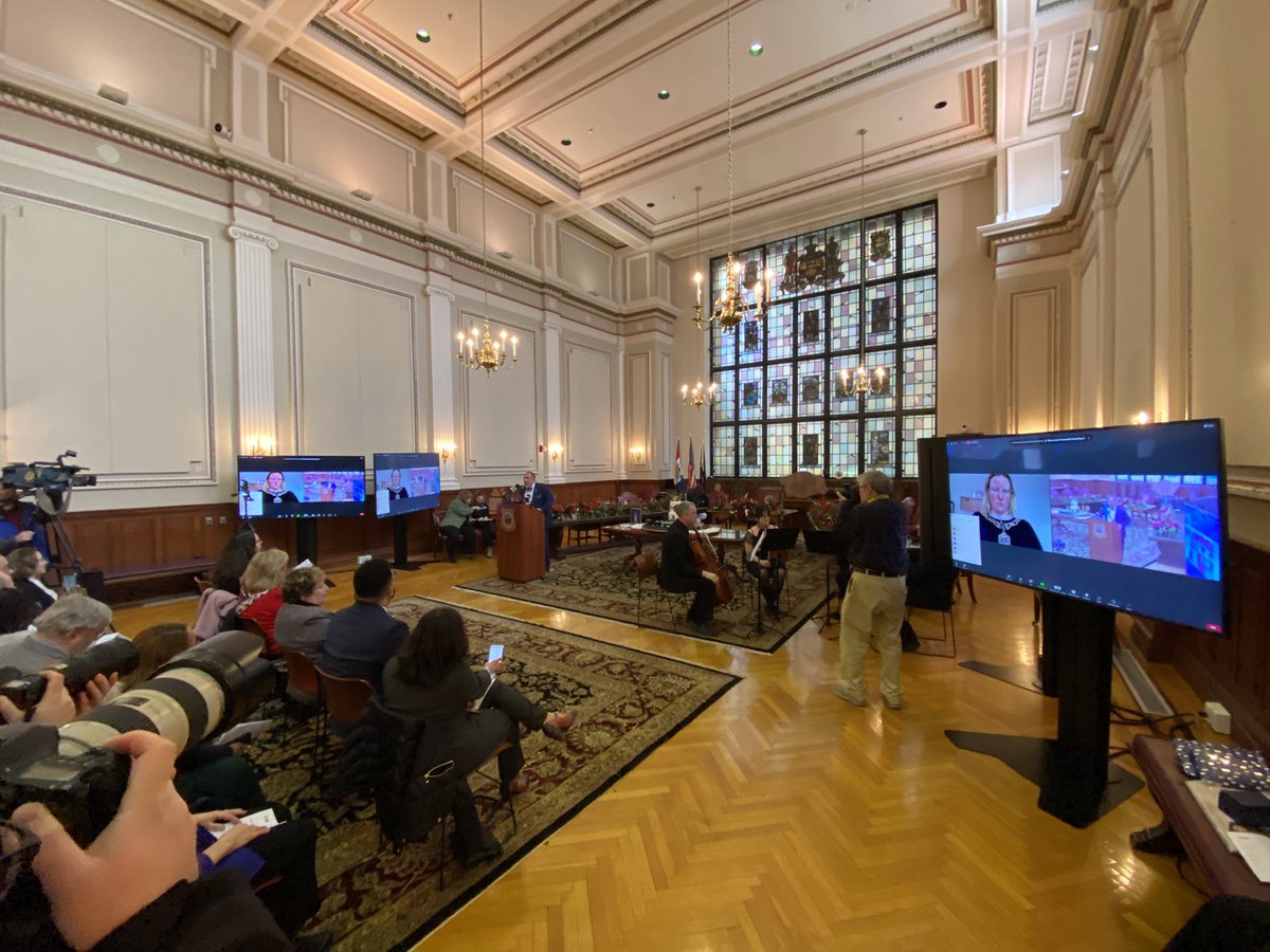 TomRaderTV's tweet photo. #ReadingPa is a “bridge to the United States” for the #UnitedKingdom according the mayor of #ReadingEngland , appearing virtually and receiving a gift from Reading Mayor Eddie Moran in the form of a U.S. Flag. https://t.co/jCI1zv4ytu
