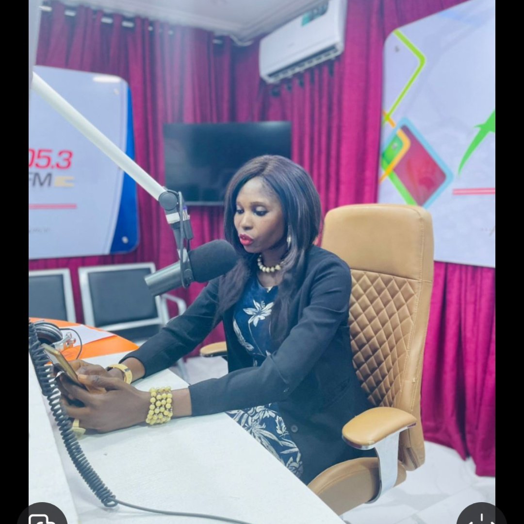 kweenslankydiva's tweet photo. #Newscasting! Doing what I know how to do best ππ #TeamFreshFMLagos https://t.co/5DZtcDoFNb