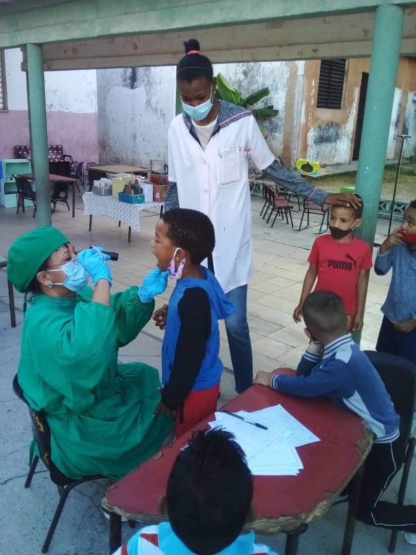 LuzardoMagdiel's tweet photo. 👉 Estomatólogos de #JagueyEnVictoria realizan actividades de promoción de salud en Círculo Infantil Zapaticos Blanco. "Solo el amor engendra la maravilla".🇨🇺💖🦷👩‍⚕ #JuntarYVencer #MejorEsPosible #Matanzas @mariofsabines @SuselyMorfaG @SunyGarca1 @gonzalez_meilys @DiosenisS https://t.co/ikKezoAdlB