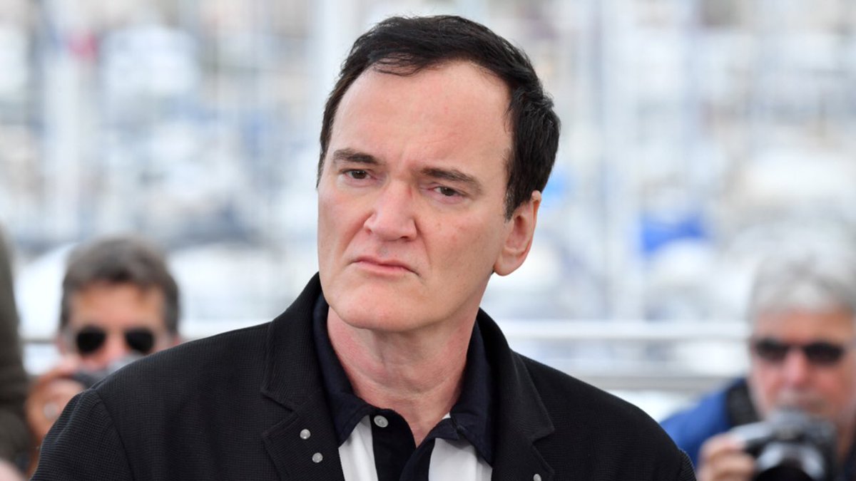 CowboyCine's tweet photo. O diretor “Quentin Tarantino” anuncia o último filme da sua carreira, seu 10° filme se chamará “The Movie Critic”. O longa terá uma mulher como protagonista, ao que tudo indica Maya Hawke (Stranger Things), filha de Uma Thurman, a história se passará nos anos 70 em Los Angeles. https://t.co/liwzuodt0D
