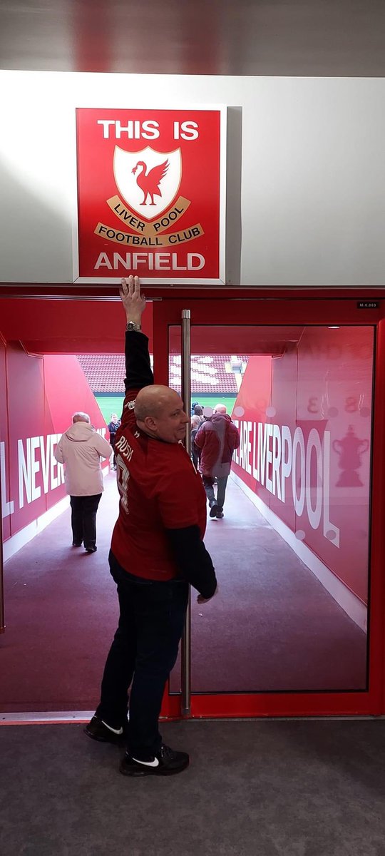 TylerOB96's tweet photo. My uncle just passed away this week, the biggest Liverpool and Ian Rush fan I have ever met, would mean the world for him to get some recognition @LFC @Ian_Rush9 @LFCHelp https://t.co/L3q84M8Mst