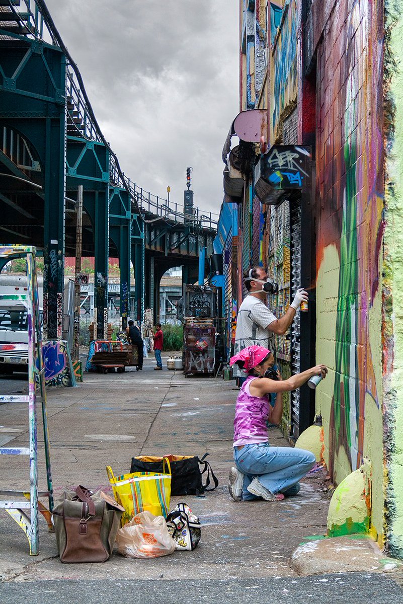 JamesandKarla's tweet photo. #5ptz #5pointz #graffiti #brokenwindows #burningnewyork #graffitinyc https://t.co/DviHk7E4ST