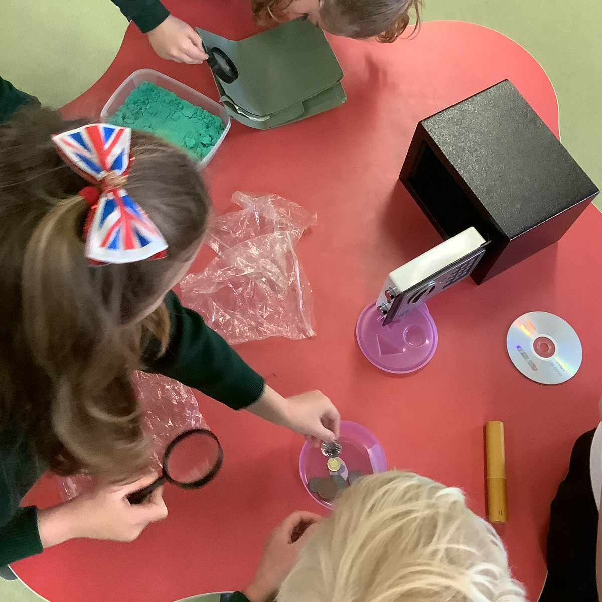 Tigers are ‘making connections’ in recognition of National Science Week with 
<a href="/educationgroup/">Education Group</a>. They completed a Forensic Science Investigation to match footprints, DNA and fingerprints to the correct culprit! #ScienceWeek #BSW23 #BSW2023 #KS1 #connections