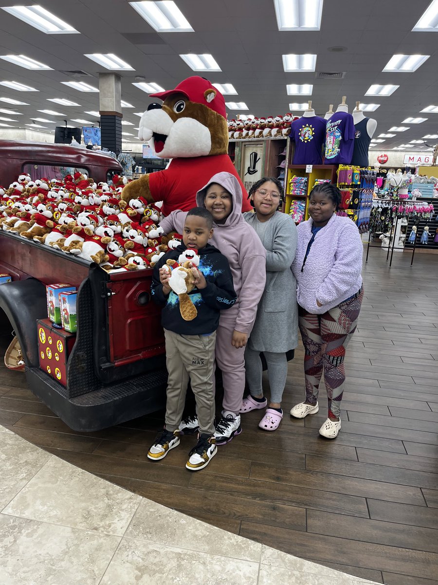 Kids and friend at Buc-ee’s. #RYSCOAHOMA #RYSCOAHOMA #RYSCOAHOMA #RYSCOAHOMA #RYSCOAHOMA #RYSCOAHOMA 🌪️