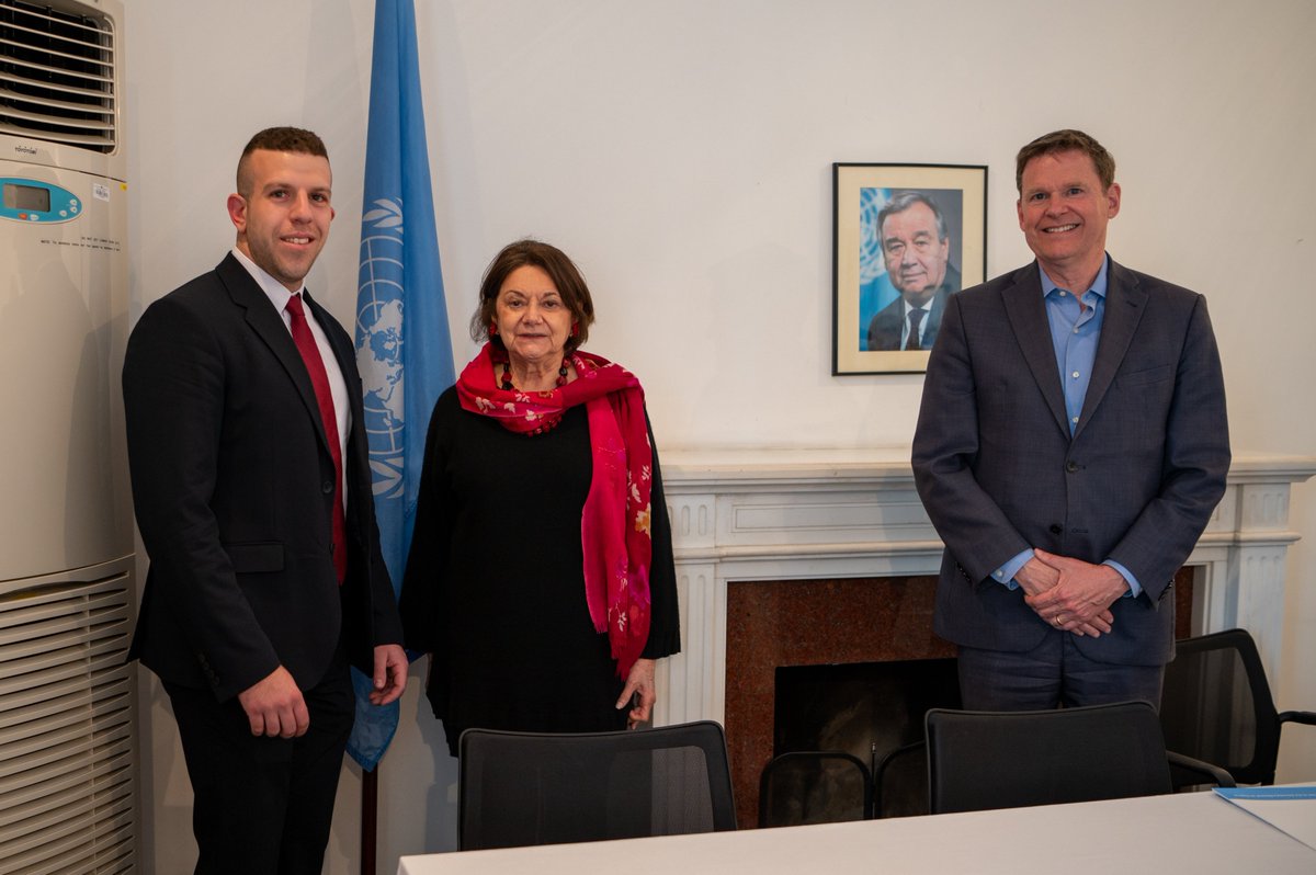 .<a href="/UNDPPA/">UN Political and Peacebuilding Affairs</a> chief <a href="/DicarloRosemary/">Rosemary A. DiCarlo</a> &amp; top <a href="/UN_CYPRUS/">UN Cyprus</a> official Colin Stewart meet with #youth to hear views, aspirations, concerns &amp; ideas. Young people’s meaningful participation is a🔑 dimension of building &amp; sustaining 🕊️ in #Cyprus. #inclusivediplomacy #Youth4Peace #UNCyprusTalks