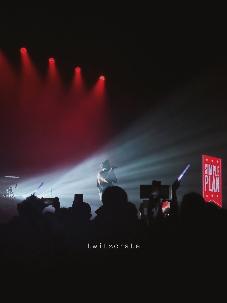 twitzcrate's tweet photo. Bago ako naging kpop fan naging rakista muna ako π€πΌ
#SimplePlanInManila #SimplePlanAtNFT https://t.co/Ig2hbEJLfZ