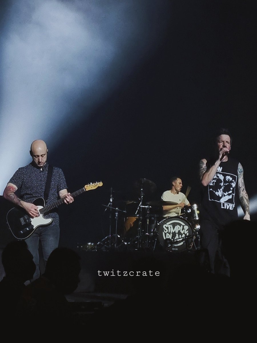 twitzcrate's tweet photo. Bago ako naging kpop fan naging rakista muna ako π€πΌ
#SimplePlanInManila #SimplePlanAtNFT https://t.co/Ig2hbEJLfZ