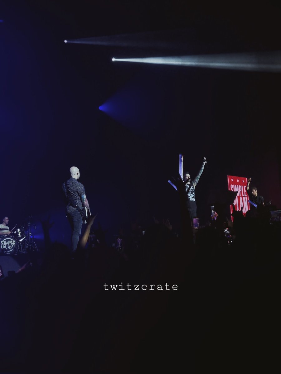 twitzcrate's tweet photo. Bago ako naging kpop fan naging rakista muna ako π€πΌ
#SimplePlanInManila #SimplePlanAtNFT https://t.co/Ig2hbEJLfZ