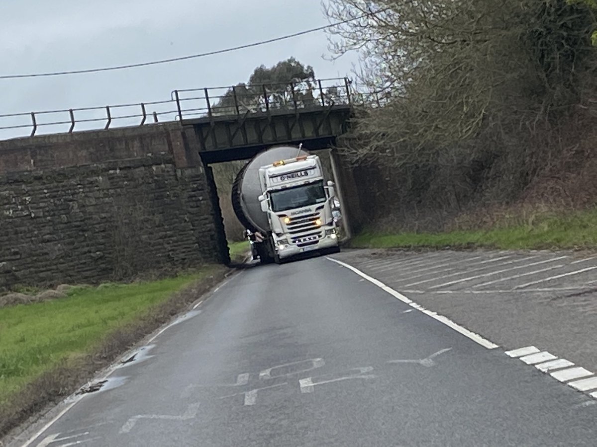 abnormal_loads's tweet photo. Todayโs job escorting this wide silo from #Ditcheat in #Somerset to #LittonCheney #Dorset. #AbLoads https://t.co/wEzgliRgpf