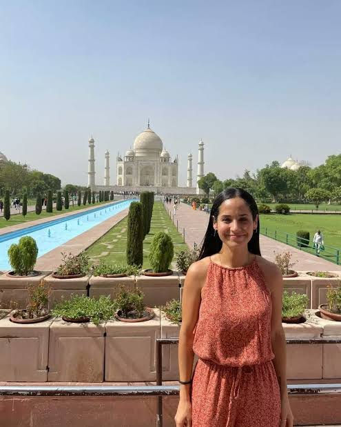 JCPP17's tweet photo. En Carabayllo // En el Taj Mahal https://t.co/V9GdoiONCc