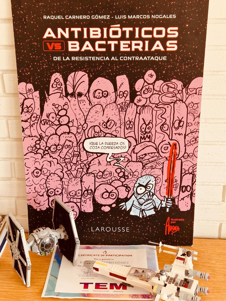 RaquelC91238869's tweet photo. @vacunando estuvo en Maristas Salamanca esta semana hablando de #AntibioticosVSbacterias a los alumnos de 2ESO, les gustó y querían más preguntas de Kahoot sobre cómo luchar frente a las #resistencias !! Aquí nuestro diploma TEM bien custodiado 📜 🪐#charlasTEM @divulgasalamanca https://t.co/kt4CPWkWLA