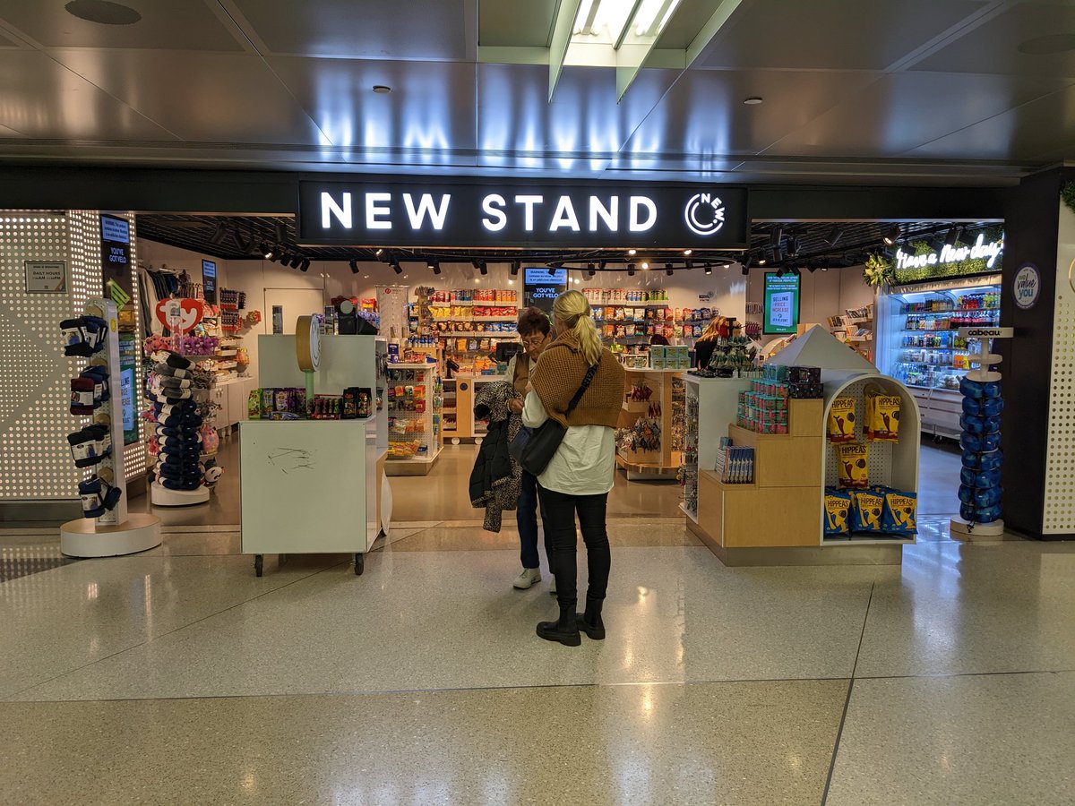dogbitesmannes's tweet photo. @Glenn__Kenny You mean News Stands? I mean, New Stands? https://t.co/y3a8OtYST9