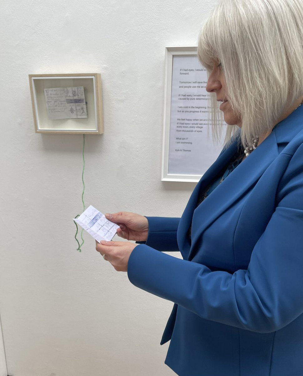 Lauren_BennieUK's tweet photo. Thank you @SueJWebber for visiting @ScotVArthritis annual #JointCreativity exhibition this morning.
Thank you for interacting with & listening to young people with #arthritis and for your commitment to telling their stories in @ScotParl. https://t.co/a1iHx42tbI
