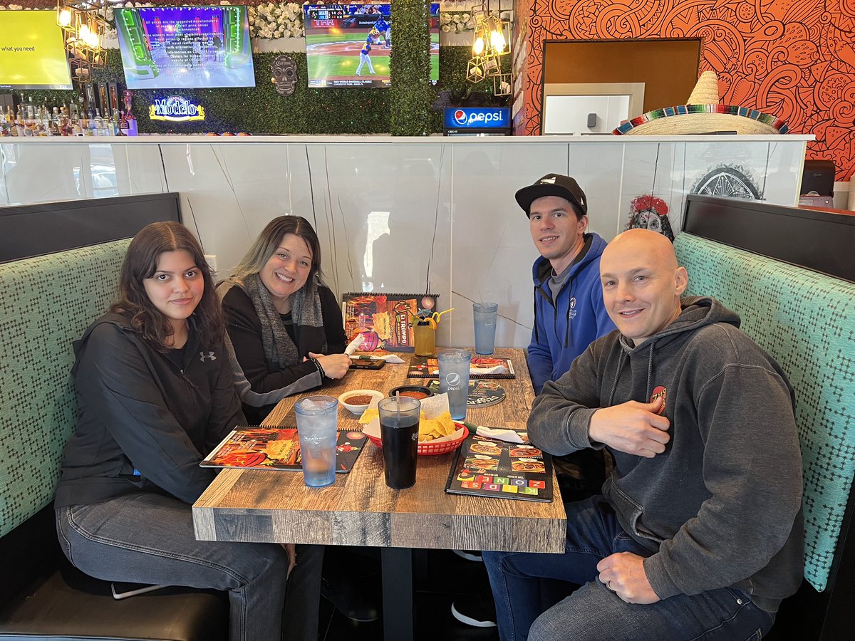MrRoseKnows's tweet photo. NCH High School Spanish students flexing their language skills at a local Mexican restaurant! Awesome real-life experience in action! #SpanishisFun @NCHCitySchools @CityOfNCH #NCHTrojanPride https://t.co/JOgV6UTS7z