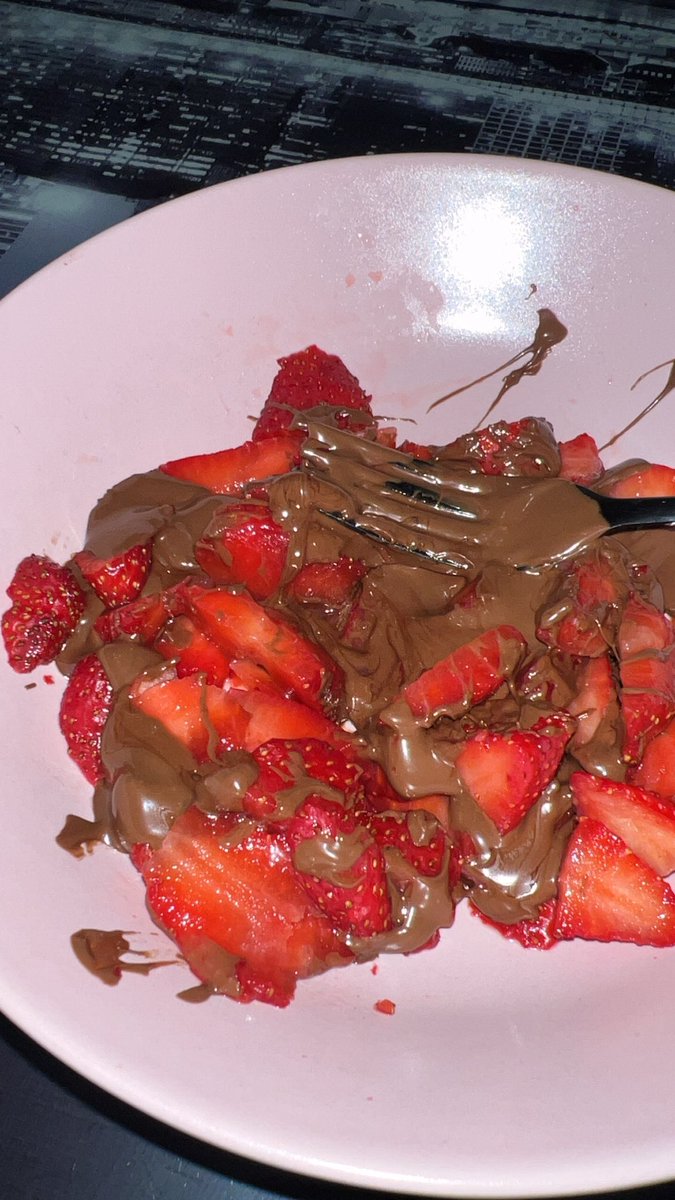 aroaatroyaa's tweet photo. 🍓🍫 https://t.co/62xpX6C0Cn