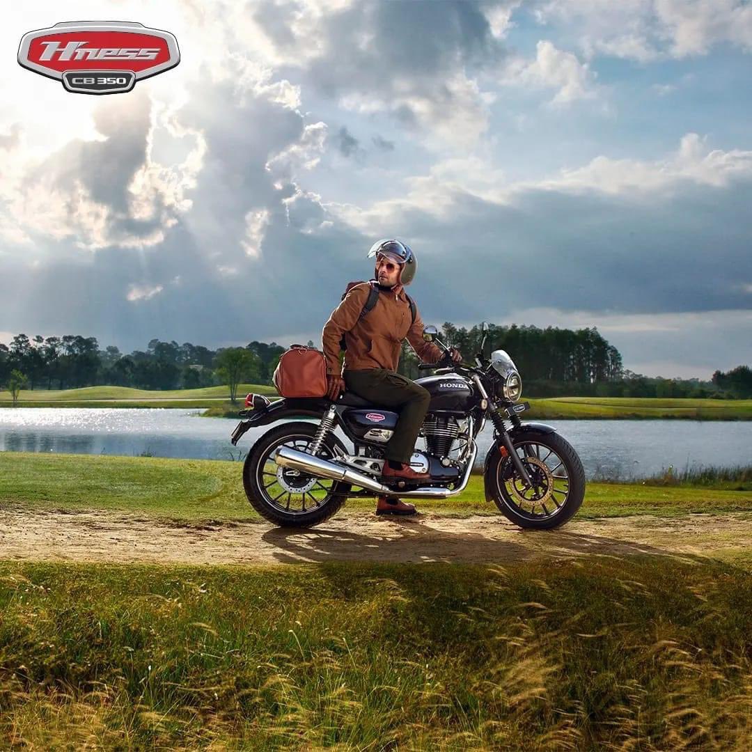 Brijlaxbigwing's tweet image. Introducing #HnessCB350 Solo Carrier custom, tailored to add more fun and convenience to your rides. Designed to bring out the solo rider in you and become the ultimate companion as you ride to chase freedom to the unknown.

#MyCBMyWay #HondaBigWingIndia #YourHighness #CB350