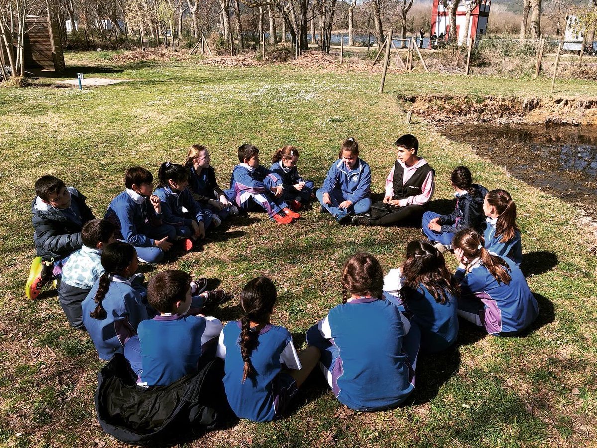 manyanetblanes's tweet photo. Els i les alumnes de #4tEP hem anat a visitar la recreació d’un poblat 🛖neolític a #Banyoles #josocmanyanet #juntsarribemméslluny #blanes #parcdeladraga https://t.co/CCSMOIBUm3